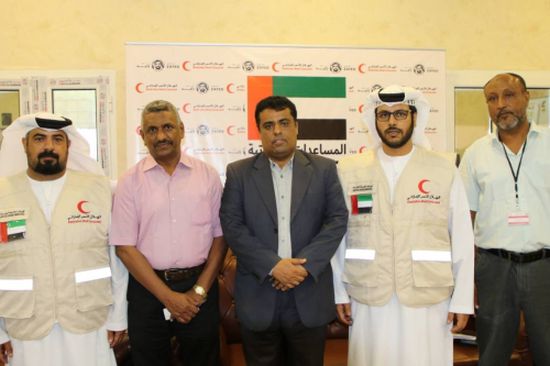 صور.. الهلال الأحمر الإماراتي يسلم معدات جديدة لمؤسسة مياه عدن