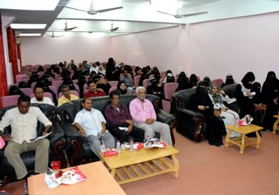 شؤون الطلاب بجامعة عدن تكرم المشاركين في الدورة التدريبية الخاصة باستخدام الحاسب الآلي