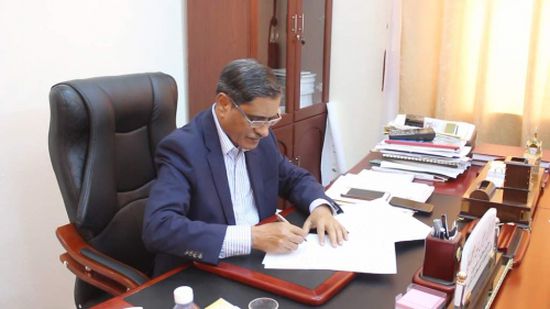 البحسني يوقع على عقد لإنشاء محطة كهربائية لتعزيز الطاقة في الشحر والحامي والديس الشرقية