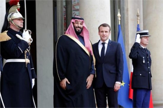 الرئيس الفرنسي يقول إن بلاده لن تتسامح مع تهديدات الصواريخ الباليستية على السعودية