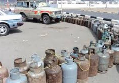 الحوثيون يعلنون وصول قرابة ثلاثة آلاف طن من الغاز المنزلي لميناء الحديدة