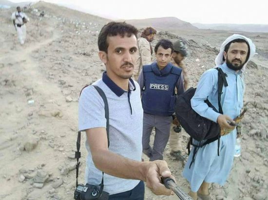 البيضاء :مقتل صحفي وإصابة ثلاثة بصاروخ حراري في جبهة قنا