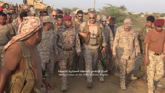 أمير سعودي يتجول في ميدي اليمنية بعد تحريرها