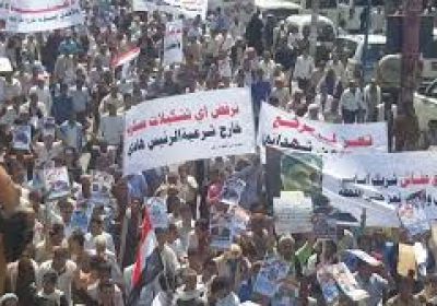 الإصلاح يقود مظاهرة في تعز ضد التحالف العربي 