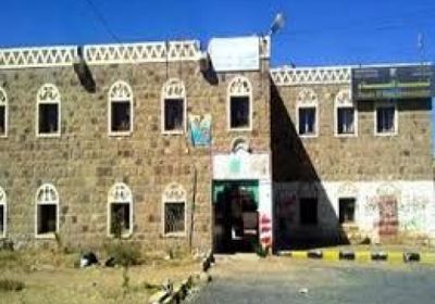 الحوثيون يمنعون طلاب في كلية الإعلام بصنعاء من الدخول إلى قاعات الدراسة 