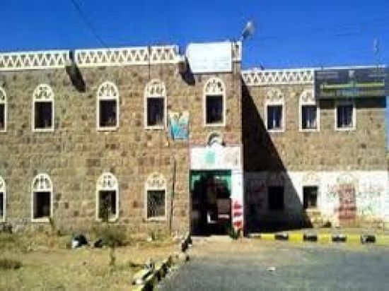 الحوثيون يمنعون طلاب في كلية الإعلام بصنعاء من الدخول إلى قاعات الدراسة 