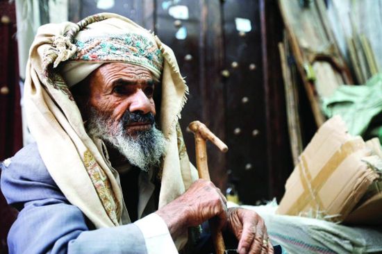 مسؤولون يمنيون: ترتيبات بالتنسيق مع التحالف لتجاوز الأزمة الاقتصادية