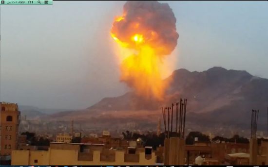 طيران التحالف العربي يدمر مخزن أسلحة للحوثيين في صنعاء 