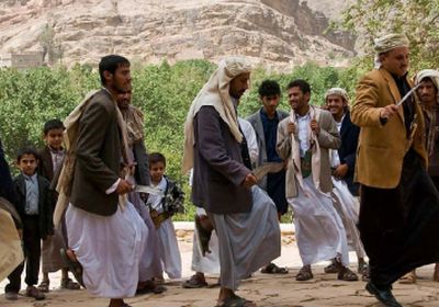 بعد إخفاء وجوه النساء في الإعلانات .. الحوثيون يمنعون إقامة حفلات موسيقية