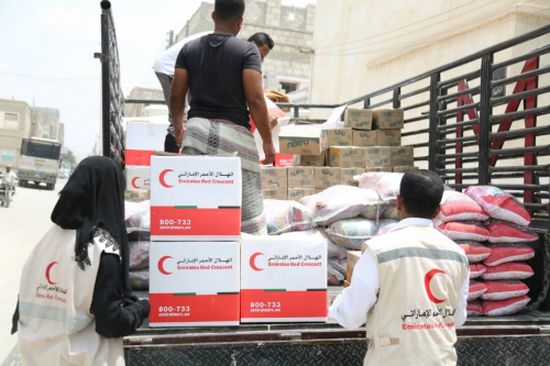 "الهلال الأحمر الإماراتي " يقدم مساعدات إنسانية لمرضى السرطان في غيل باوزير.