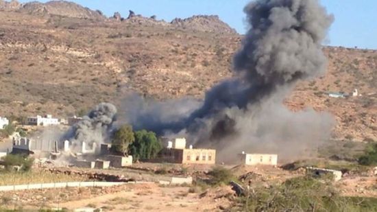 إب : ميليشيات الحوثي تفجر منزل ناشط وتخطف والده