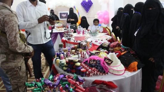  البحسني يفتتح معرض المرأة الإنتاجي والتراثي بالمكلا ضمن احتفالات ذكرى التحرير (صور) 
