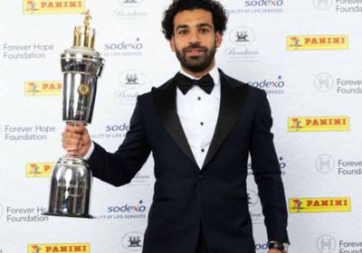 النجم المصري محمد صلاح يتوج بجائزة أفضل لاعب في الدوري الإنجليزي الممتاز
