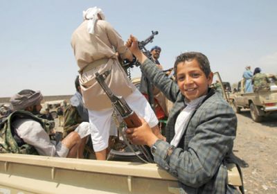 تلاميذ المدارس ضحايا التجنيد الإجباري بقرار حوثي
