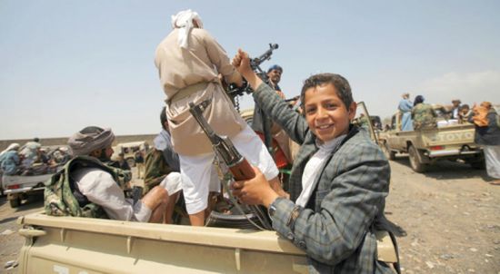 تلاميذ المدارس ضحايا التجنيد الإجباري بقرار حوثي