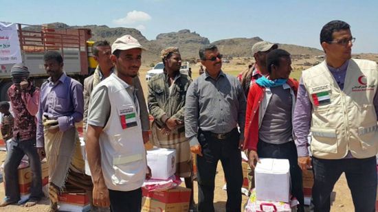 الهلال الأحمر الإماراتي يدشن توزيع سلل غذائية وخيام للنازحين في الجبارة بمريس
