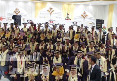 صور.. طلاب الدفعة 16 من قسم الصحافة والإعلام في آداب جامعة عدن يحتفلون بتخرجهم