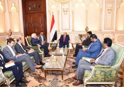 تفاصيل اللقاء الذي جمع الرئيس هادي مع المبعوث الأممي بالرياض