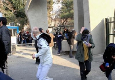إضرابات واحتجاجات واسعة تضرب مدن إيرانية من جديد