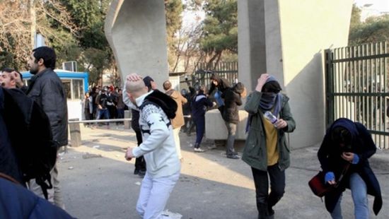 إضرابات واحتجاجات واسعة تضرب مدن إيرانية من جديد