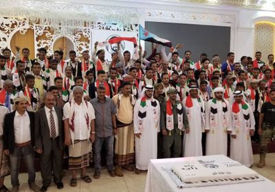 صور.. برعاية الشيخ محمد بن زايد "الهلال الأحمر الإماراتي" يزف 100 عريس في عدن