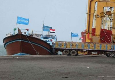 الحوثيون يحتجزون آلاف الأطنان من المشتقات النفطية في ميناء الحديدة‎