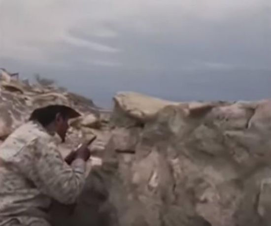  القوات السعودية تنفذ عمليات عسكرية قبالة الشريط الحدودي وتكبد الحوثيين خسائر فادحة (فيديو)