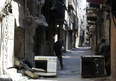 مخيم اليرموك بسوريا يئن.. ومصير اللاجئين مجهول