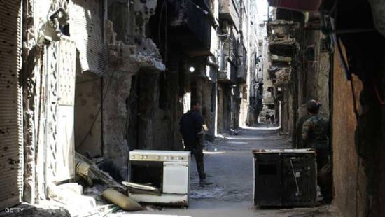 مخيم اليرموك بسوريا يئن.. ومصير اللاجئين مجهول