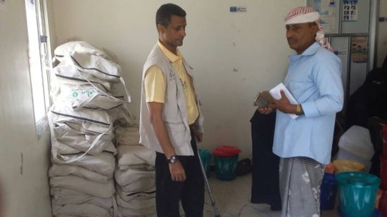 (وديان) توزع حقائب صحية ل " 350 " أسرة في مديريتي المقاطرة والمسيمير 