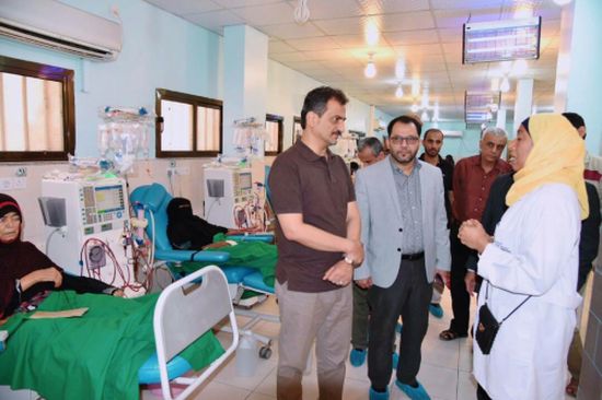 لملس يتفقد المرافق الخدمية والصحية في العاصمة عدن ويكرم عدداً من العمال بمناسبة عيدهم العالمي (صور)