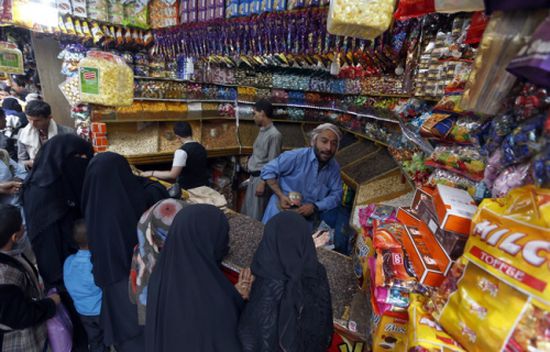 تجار المواد الغذائية والاستهلاكية في صنعاء يهددون بوقف الاستيراد حتى تتوقف ممارسات مليشيا الحوثي بحقهم