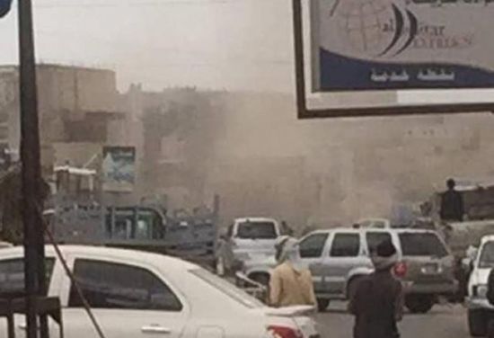 قتلى وجرحى من المدنيين بقصف صاروخي للحوثيين على أحد المطاعم في سوق قانية