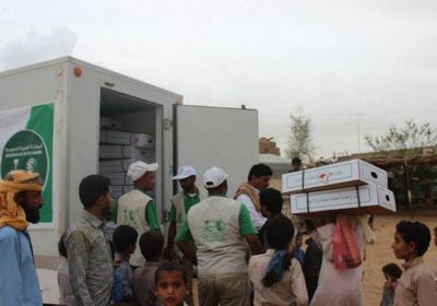 مركز الملك سلمان للإغاثة يواصل توزيع اللحوم المجمدة للأسر الأكثر احتياجًا في محافظتي الجوف ومأرب