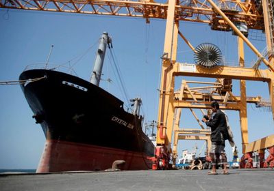 ميليشيا الحوثي تهدد بتفجير 19 سفينة تحمل 200 ألف طن من الوقود في ميناء الحديدة