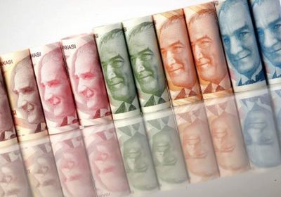 هبوط قياسي لليرة التركية بسبب ارتفاع التضخم