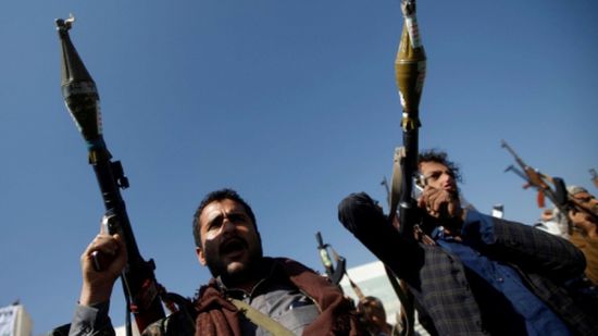  قيادات ميليشيات الحوثي يدفعون بحراسهم الشخصيين إلى جبهات القتال لسد العجز