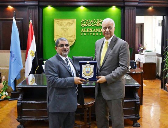 قيادة جامعة حضرموت تناقش سبل تعزيز العلاقة مع جامعة الإسكندرية بمصر
