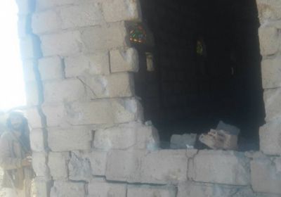 البيضاء: ميلشيات الحوثي تدمر منزل مواطن بالدبابات بمديرية "ولد الربيع"