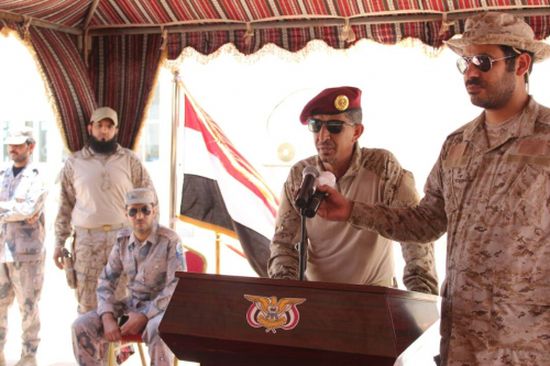 قائد قوات التحالف العربي بالمهرة يزفّ بشرى بتخصيص مبلغ مليارين و(231) مليون ريال سعودي لتنمية المحافظة 