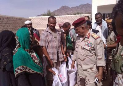 محافظ الضالع يدشن توزيع 2000 سلة غذائية للفئات الأكثر فقرا مقدمة من الحكومة الصينية