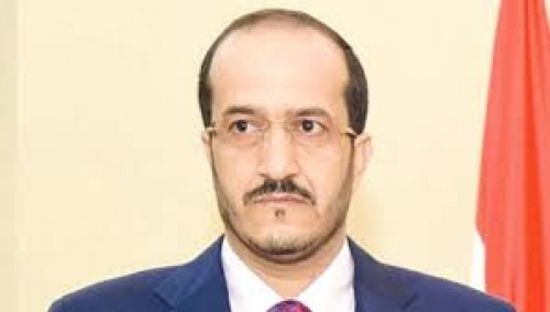 وزير الزراعة يوجه بصرف إكرامية لموظفي ديوان الوزارة بالعاصمة عدن