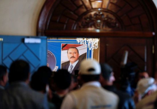 صحيفة دولية تكشف أسباب تجميد حزب المؤتمر الشراكة مع الحوثيين في صنعاء