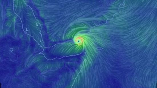 تأثيرات العاصفة ”ساجار” تمتد إلى 12 محافظة يمنية والأرصاد يجدد تحذير المواطنين