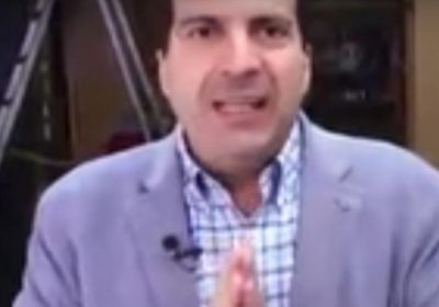 عمرو خالد يحذف فيديو "إعلان الدجاج" بعد ضجة كبيرة وموجة تعليقات ساخرة