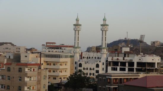 مواقيت الصلاة حسب التوقيت المحلي لمدينة عدن وضواحيها اليوم الاثنين 5 رمضان 