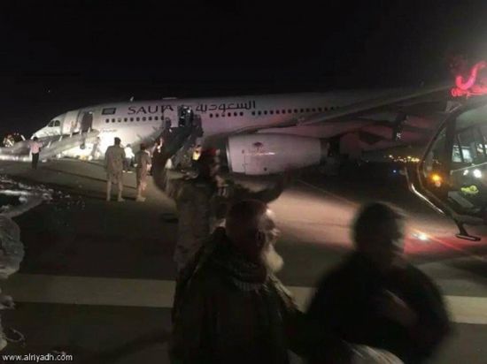 هبوط طائرة سعودية بلا عجلات على متنها 151 راكباً بمطار جدة