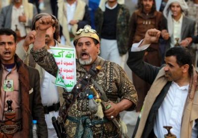مليشيا الحوثي تسقط أسماء مئات الموظفين تمهيداً لاستبدالهم بعناصر موالية لها