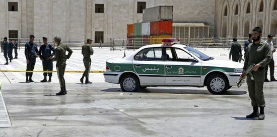 مقتل اثنين من رجال الأمن الإيراني بهجوم مسلح على منزلهما