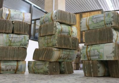 الحوثيون يداهمون محلات الصرافة بصنعاء ويصادرون الملايين من العملة الجديدة
